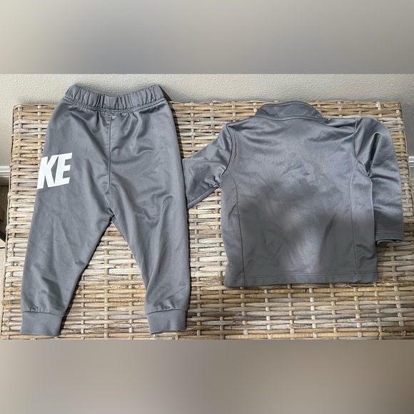 Nike Gray Tracksuit Set, toddler size 18 months, EUC, athletic, sports, zip up - Picture 8 of 8